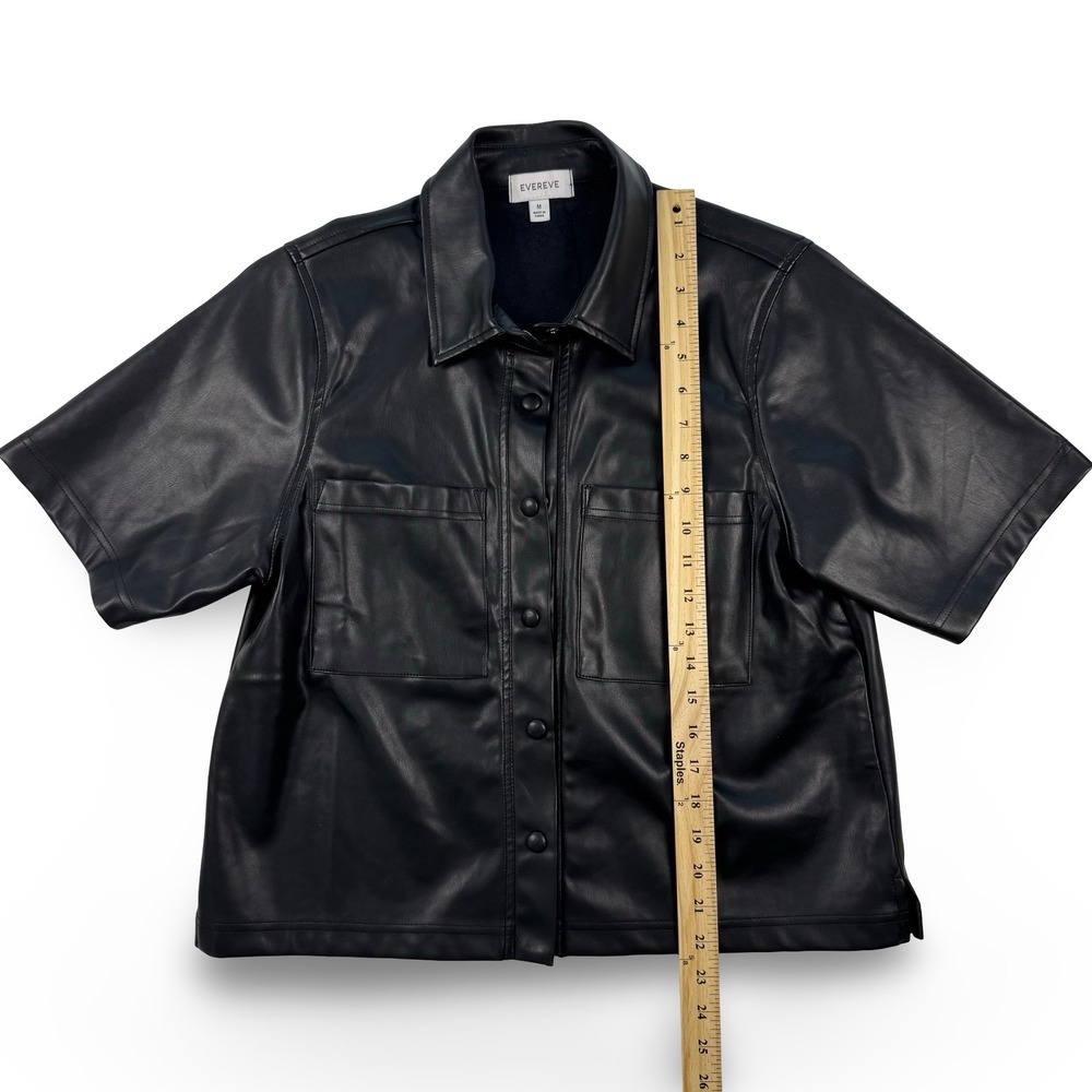 EVEREVE Cropped Black Faux Leather Short Sleeve Button Up Shirt Top Size M - Picture 3 of 8
